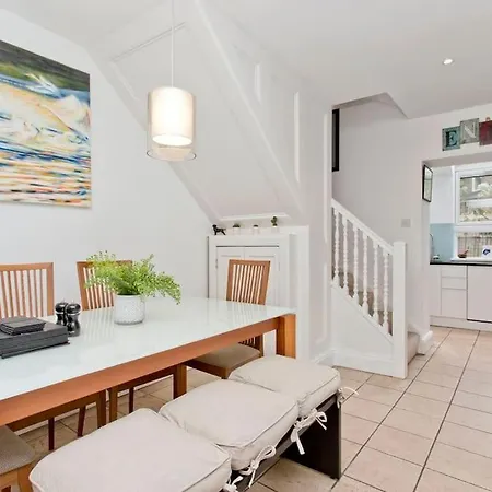 Stylish Murrayfield Sanctuary Apartment Edinburgh