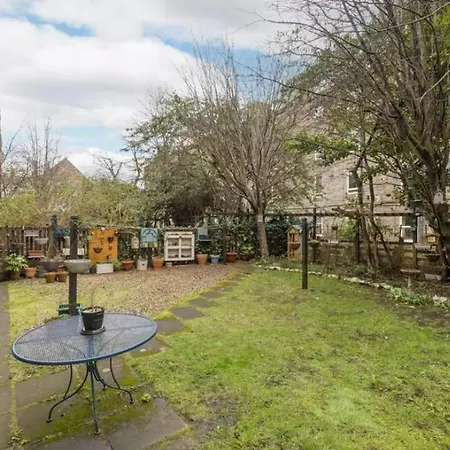 Beautiful Ground Floor Flat Near Haymarket 公寓