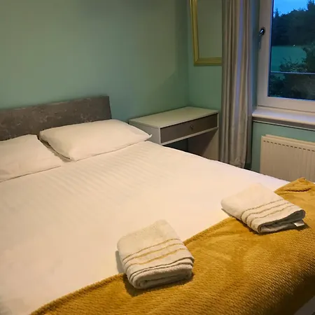 With Two Bathrooms, Lift Access Edimburgo