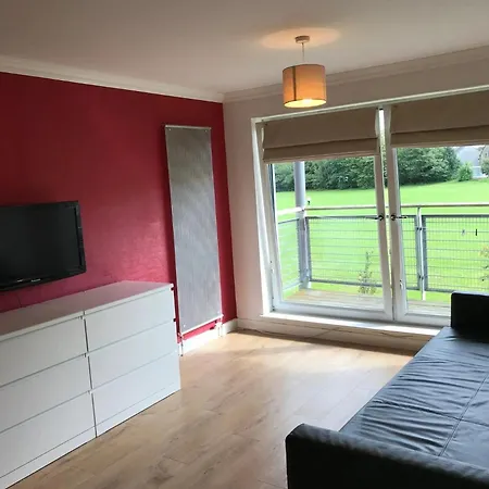 With Two Bathrooms, Lift Access * Edimburgo
