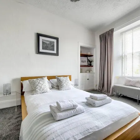 Guestready - Modern 2br On The Royal Mile! *