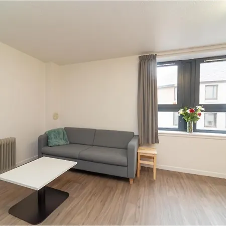 Joivy Affordable 3,4,5 And 12 Bed Private Flats Next To Royal Mile (adults Only) Edynburg