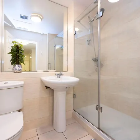 Stylish 2-bedroom Old Town Next To Royal Mile Apartment