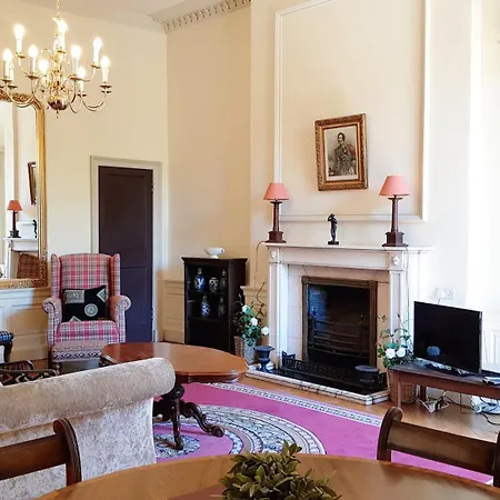 Spacious 2-bedroom Georgian 爱丁堡