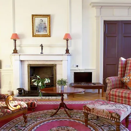 Spacious 2-bedroom Georgian