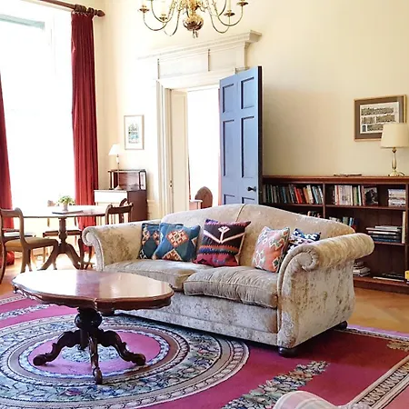 Spacious 2-bedroom Georgian