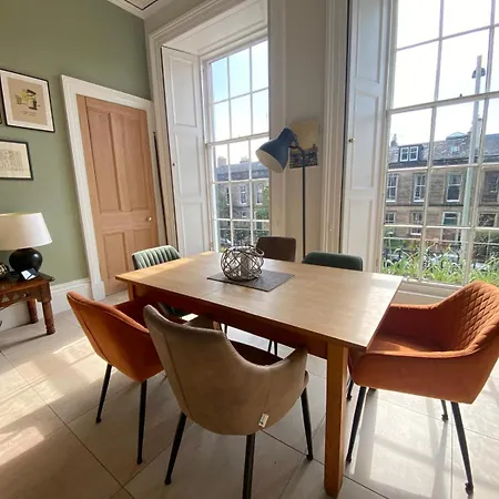 Georgian 4 Bedroom 3 Bathroom New Town Apartment Edinburgh