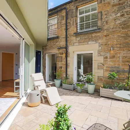 Stylish 3-bedroom 2-storey House With Patio And Balcony Near Princes Street Apartmán Edinburgh