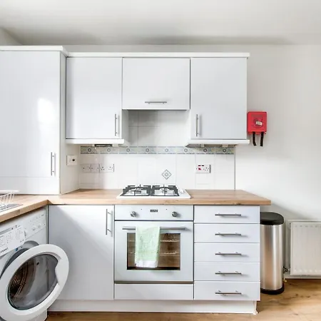 Guestready - Stylish W/ Parking Near Lägenhet