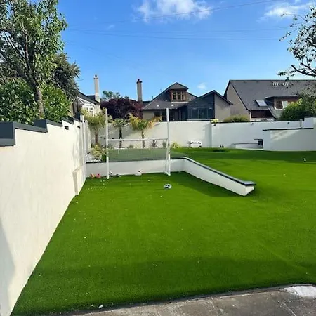 Beautiful Family With Golf Edimburgo