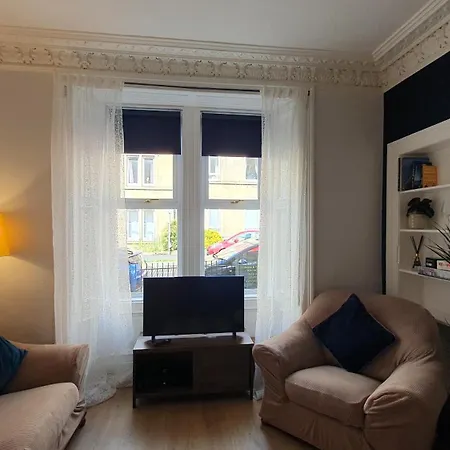 Beautiful Ground Floor Flat Near Haymarket 公寓 *