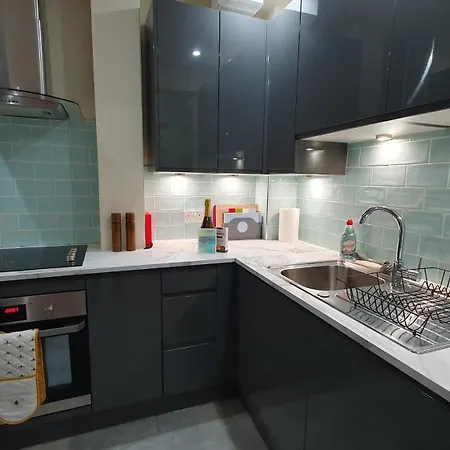 Beautiful Ground Floor Flat Near Haymarket Edinburg