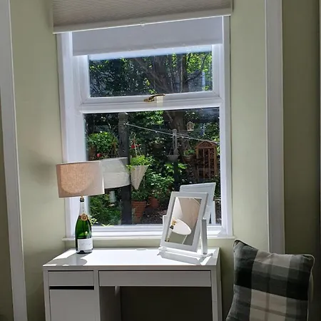 Beautiful Ground Floor Flat Near Haymarket