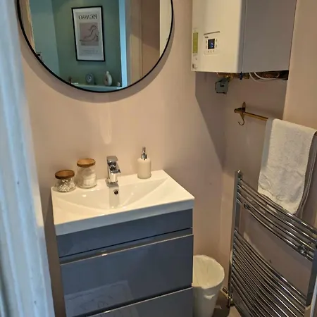 Lovely Modern One Bedroom Flat With Patio Area Apartamento