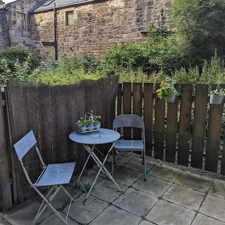Lovely Modern One Bedroom Flat With Patio Area Edimburgo