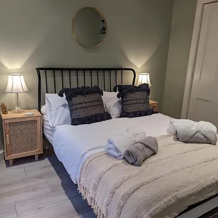 Lovely Modern One Bedroom Flat With Patio Area Apartamento *