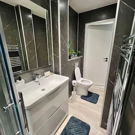 Upper Grove 2 Bedroom - *