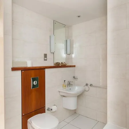 Holyrood Road Park - 379 Апартаменты