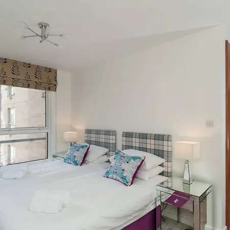 Holyrood Road Park - 379 Апартаменты *