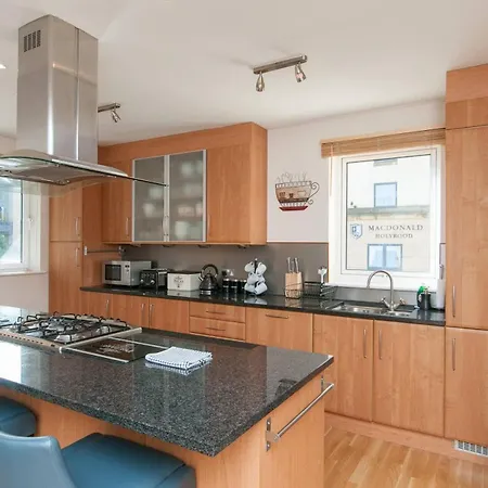 Holyrood Road Park - 379 Апартаменты
