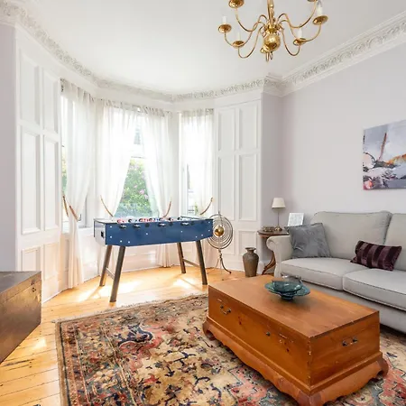 Beautiful Victorian Townhouse With Private Garden, Close To The Beach Tatil Evi