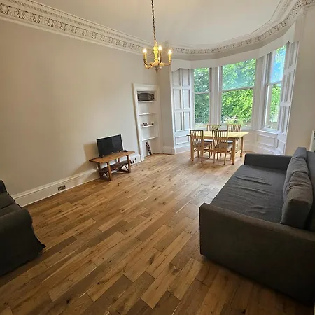 Delightful 4-bedroom City Appartamento