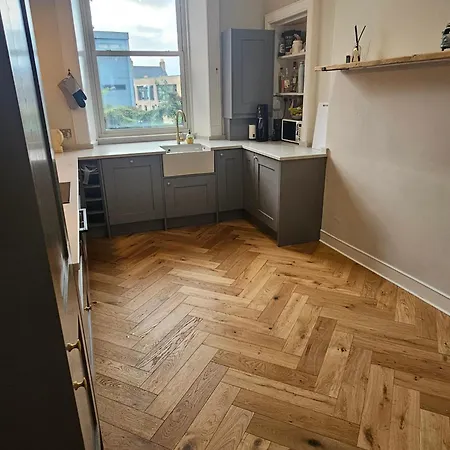 Delightful 4-bedroom City Appartamento *