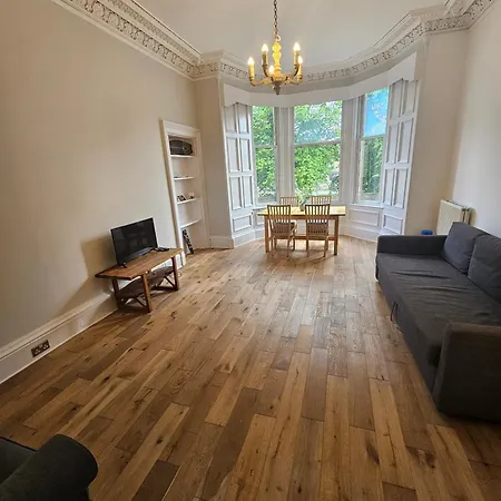 Delightful 4-bedroom City Appartamento *