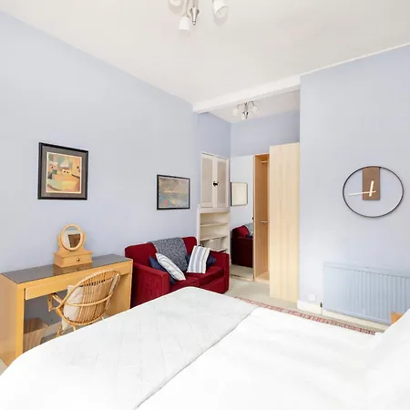 Charming 1-bedroom Getaway Apartment *