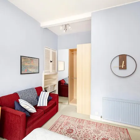 Apartment Charming 1-bedroom Getaway