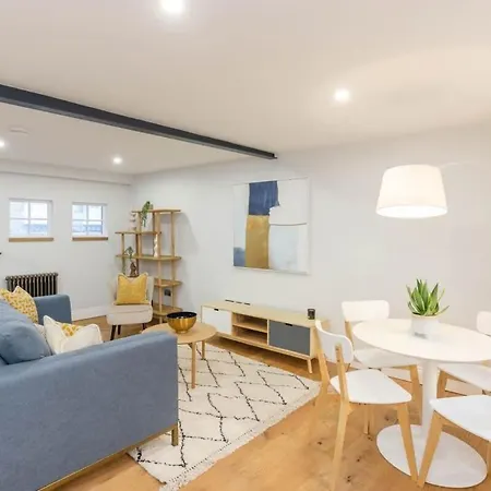 Dragon - Yukina - 2 Bed Centre House With Garden *