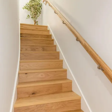 Dragon - Yukina - 2 Bed Centre House With Garden *