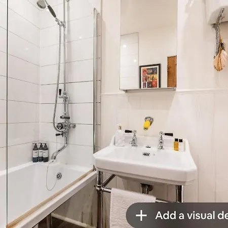 The Holyrood Park Hideaway Is A Lush & Arty 2 Double Bed 아파트