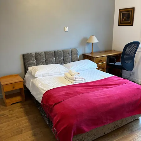 3 Double Bedrooms Free Parking Edinburgh