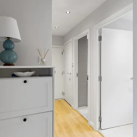 Centre Dean Village 1 Bed * Edinburgh