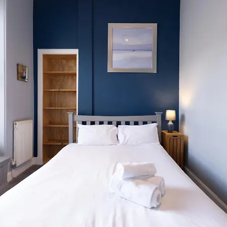 Bright 1 Bedroom Near Centre *