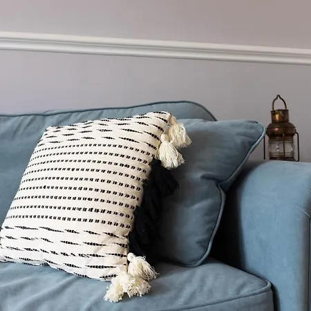 Beautiful & Bright Three Bedroom Apartamento *