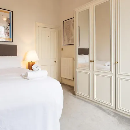 Beautiful & Bright Three Bedroom Apartamento Edimburgo