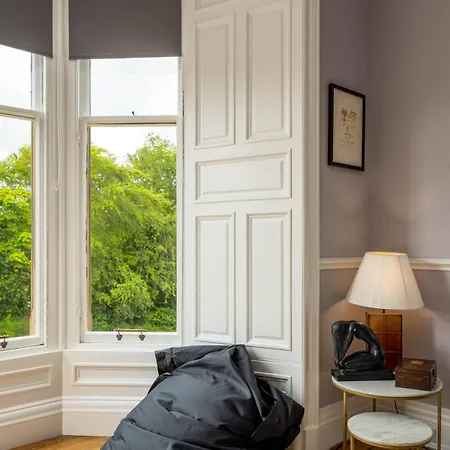 Beautiful & Bright Three Bedroom Apartamento