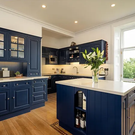 Beautiful & Bright Three Bedroom Edimburgo