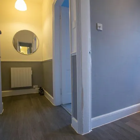 شقة Stylish - Near Haymarket, Walk To Castle And Princes Street *