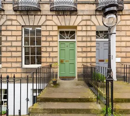 Light And Spacious 2 Bedroom Flat In Heart Of Edimburgo