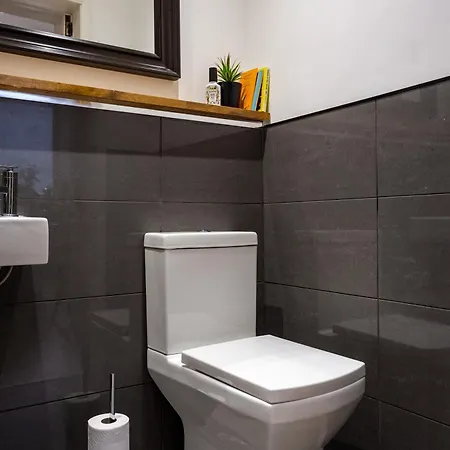 Spacious 2 Bedroom House Near The Meadows Edimburgo