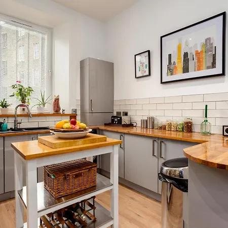 公寓 Spacious 2 Bedroom House Near The Meadows