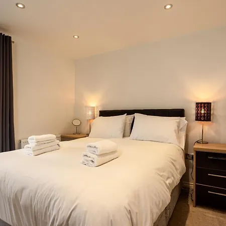 Comfy 2 Bedroom Near Centre Tatil Evi
