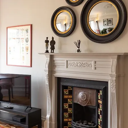 Gorgeous 4 Bed Right Beside The Meadows Apartment