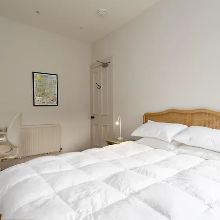 Gorgeous 4 Bed Right Beside The Meadows