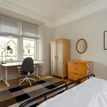 Apartment Gorgeous 4 Bed Right Beside The Meadows