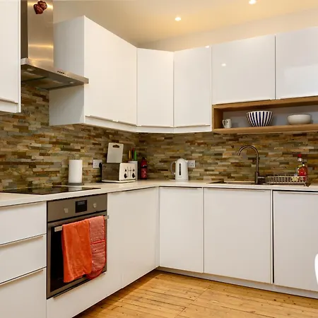 Apartment Gorgeous 4 Bed Right Beside The Meadows