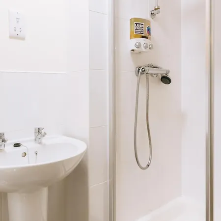 펜션 Stylish 3 Bedroom Near Hollyrood Park *